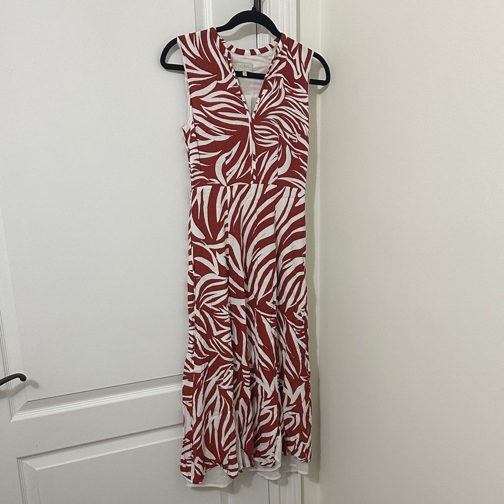 Hobbs London Elegant rust orange and White Maxi Dress With side zip Size 2